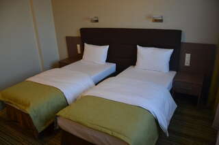 Отель Hotel Pod Dębem Тарнув Двухместный номер «Комфорт» с 2 отдельными кроватями-4
